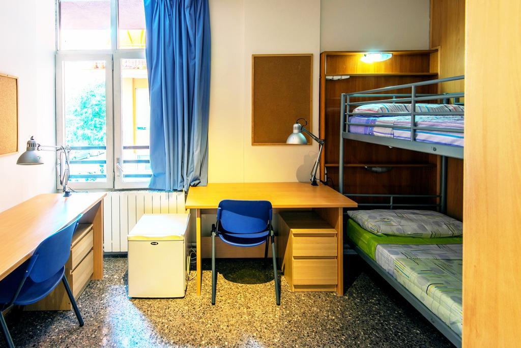 Residencia Sants Hostel Barcelona Room photo