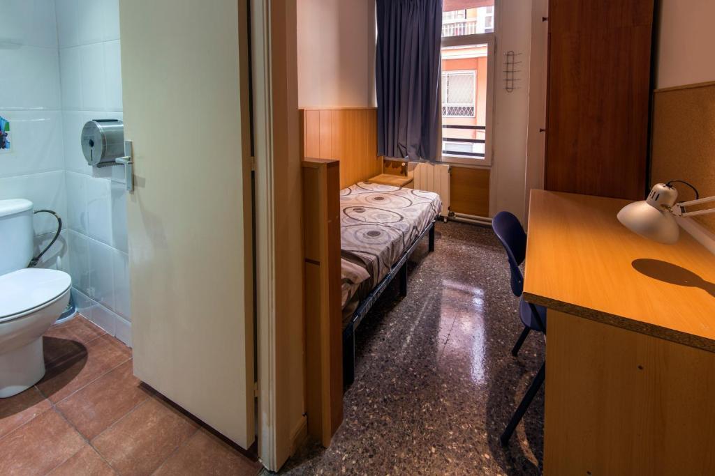 Residencia Sants Hostel Barcelona Room photo