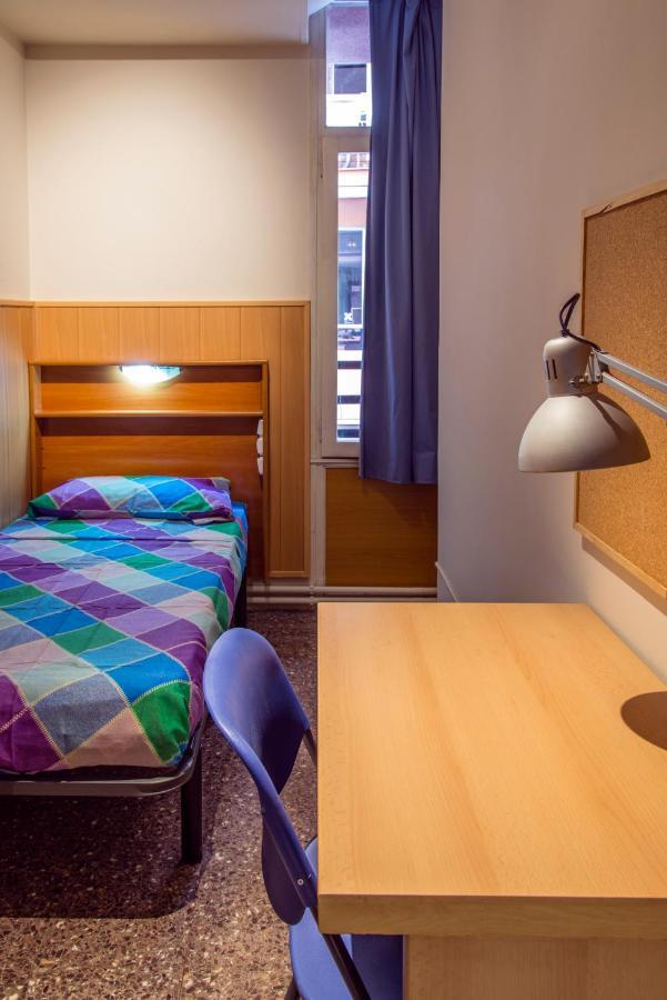 Residencia Sants Hostel Barcelona Room photo