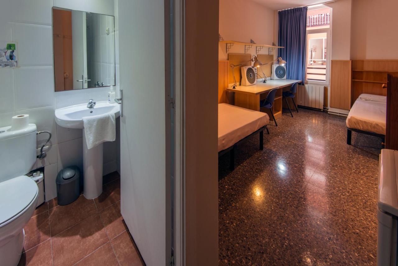 Residencia Sants Hostel Barcelona Room photo
